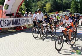 uczestnicy rowerowego wyścigu Mazovia MTB Olsztyn